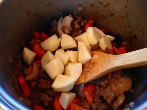 食ったど～♪　猪肉（腕）！　の、カレー♪